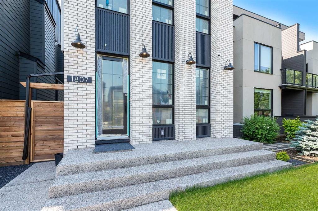 1807 Broadview - Thumbnail 4