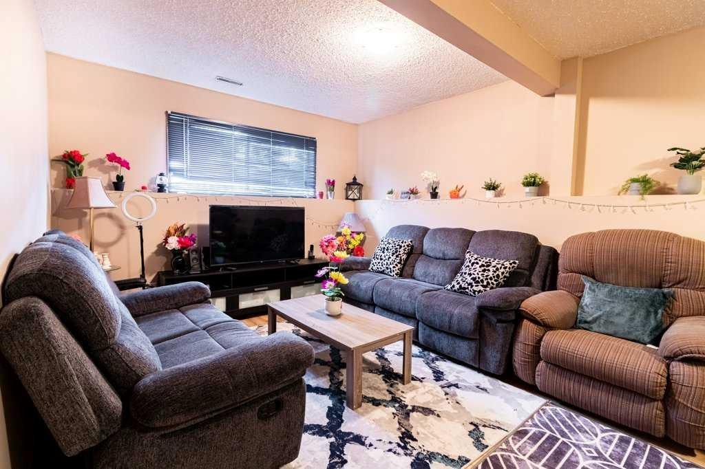 126 Martin Crossing - Thumbnail 3