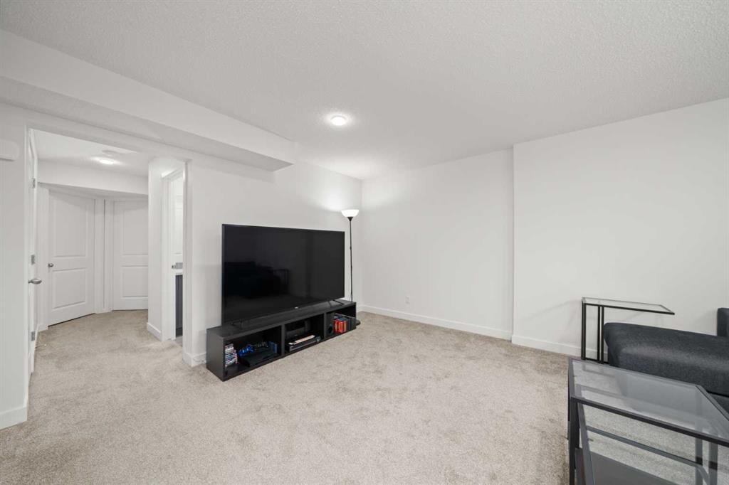 404 Belmont - Thumbnail 4