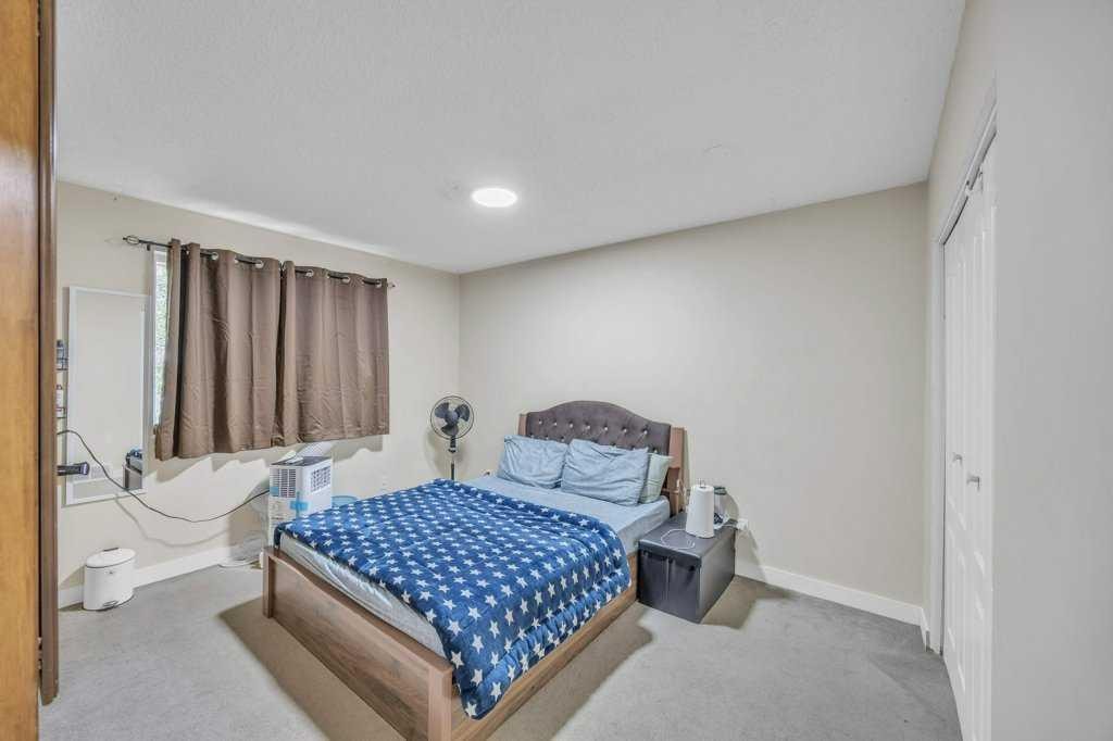 32 Martindale - Thumbnail 2