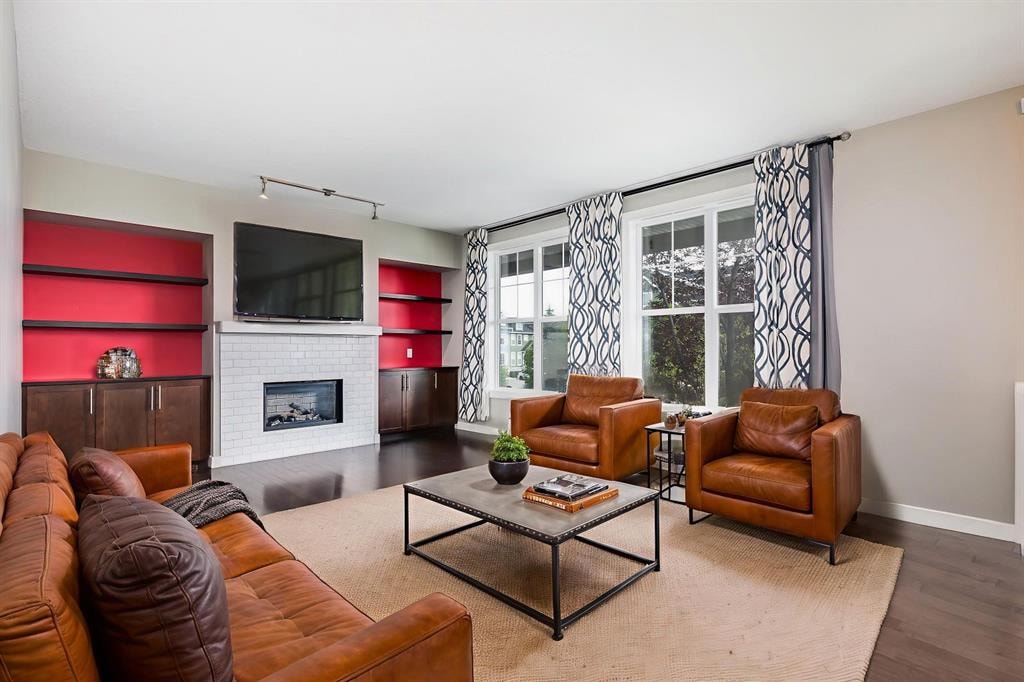 393 McKenzie Towne - Thumbnail 3