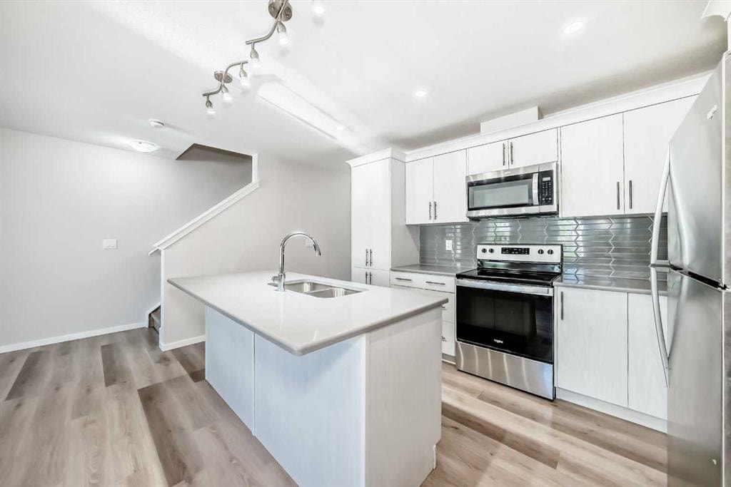 145 Yorkville - Thumbnail 3
