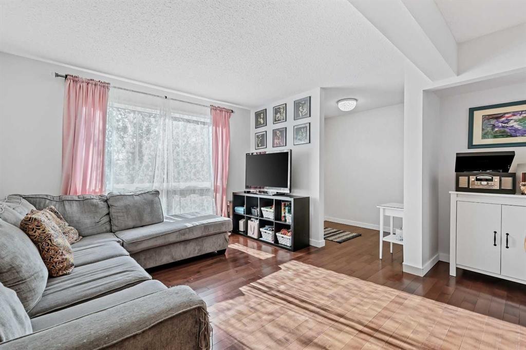 5625 Silverdale - Thumbnail 3
