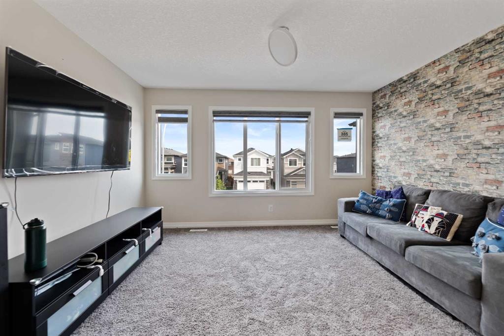 385 Corner Meadows - Thumbnail 3