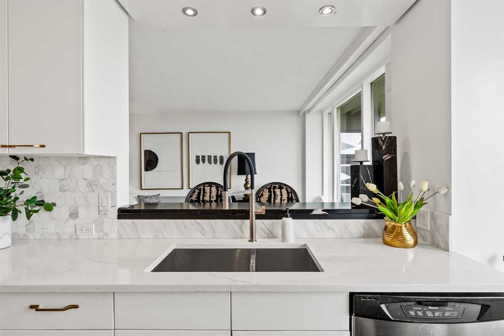 3316 Rideau - Thumbnail 2
