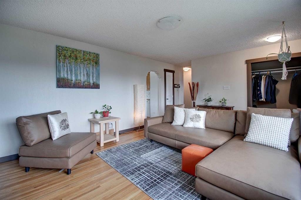 93 Lynnwood - Thumbnail 3