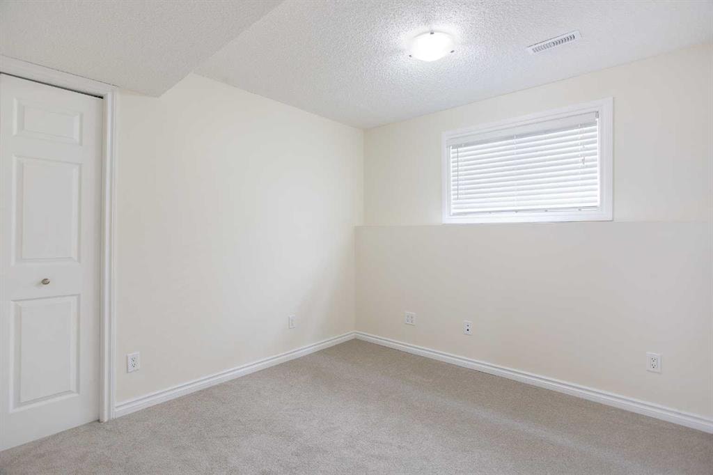 953 Cranston - Thumbnail 2