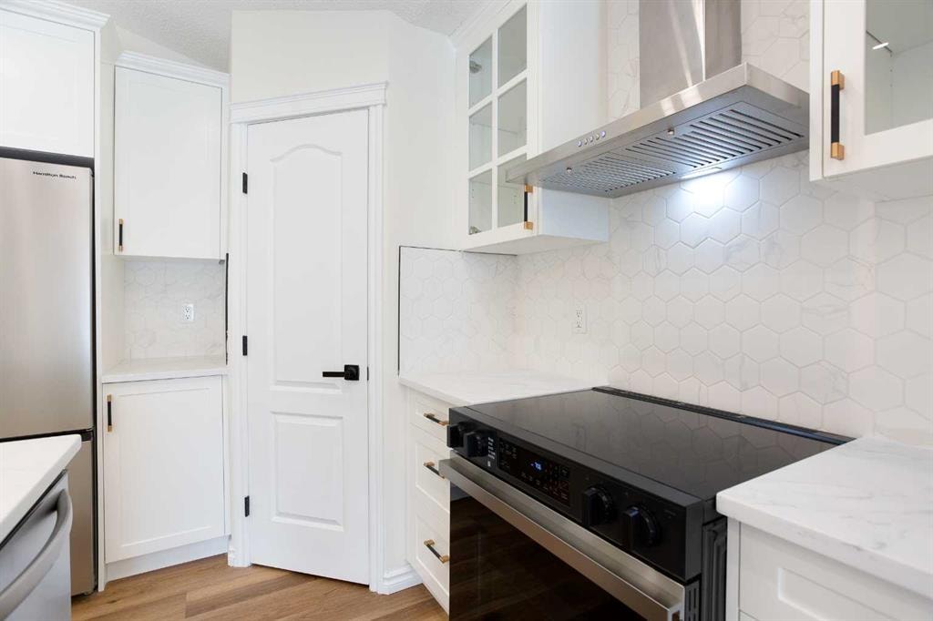953 Cranston - Thumbnail 3