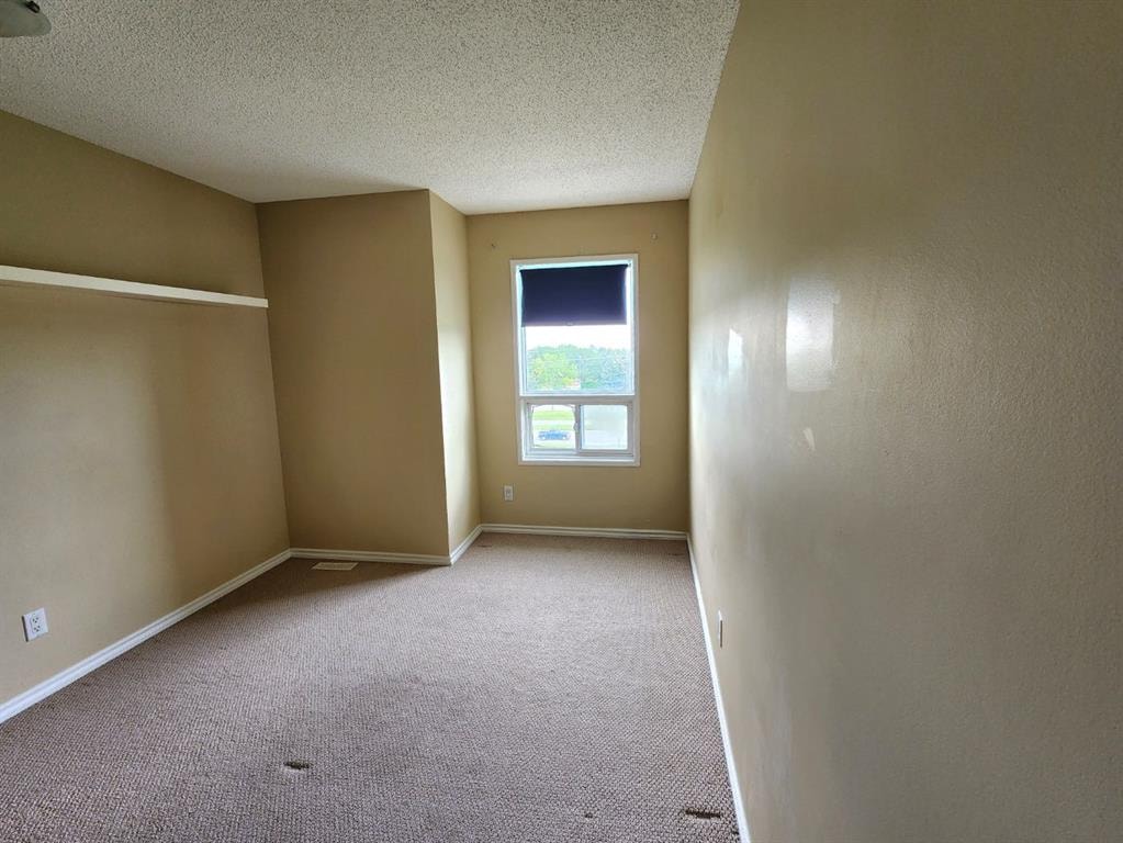 1003 Signal Hill - Thumbnail 3