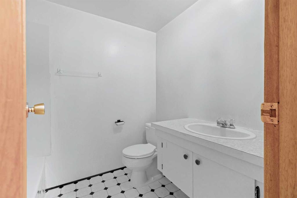 820 Archwood - Thumbnail 2