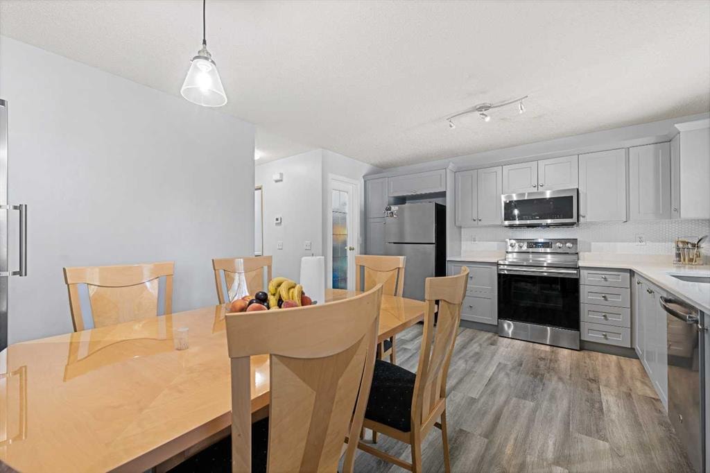 127 Martin Crossing - Thumbnail 2