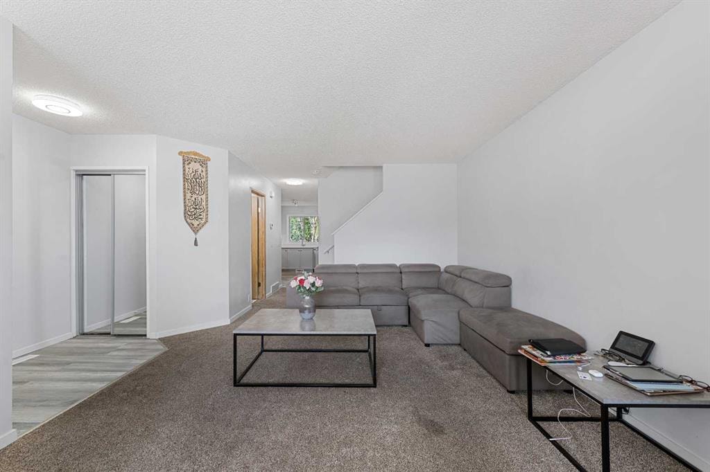 127 Martin Crossing - Thumbnail 4