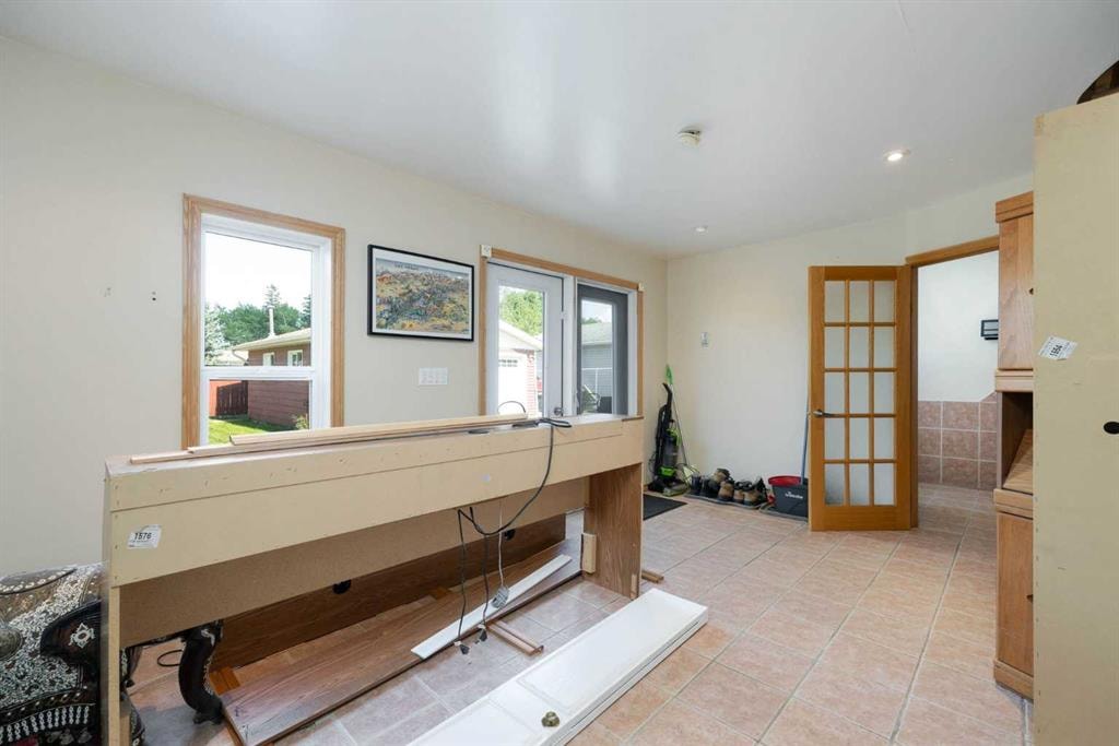 313 Hillcrest - Thumbnail 4