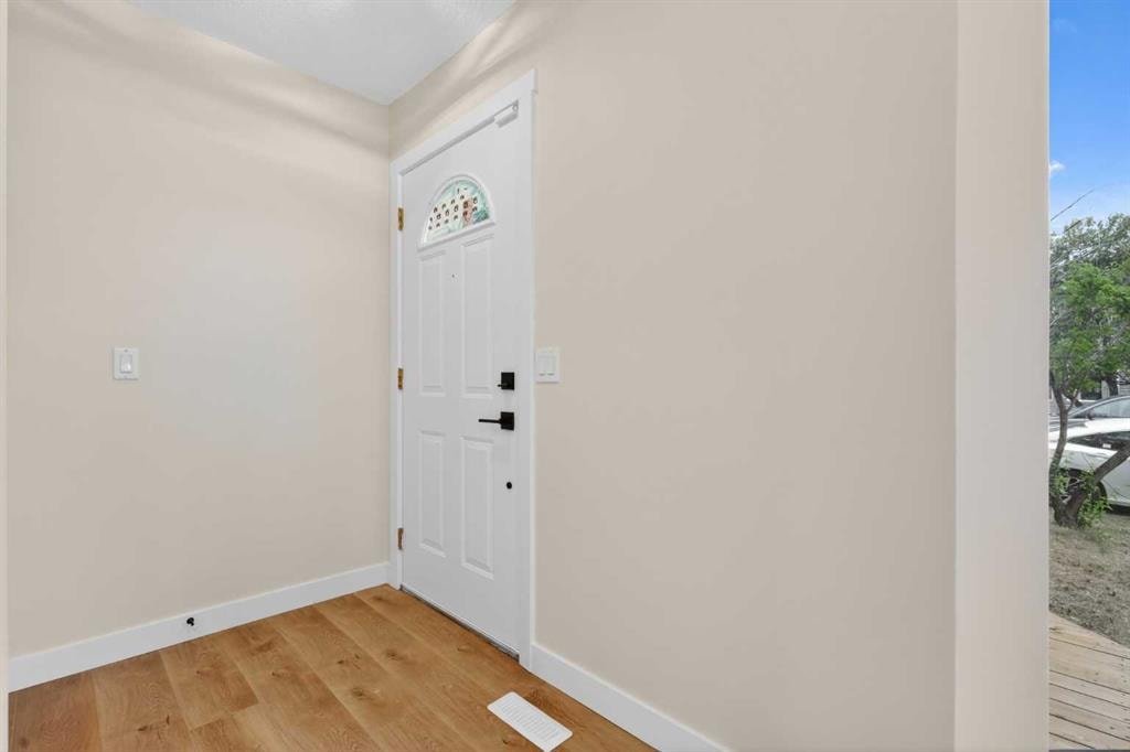 10 Martindale - Thumbnail 3
