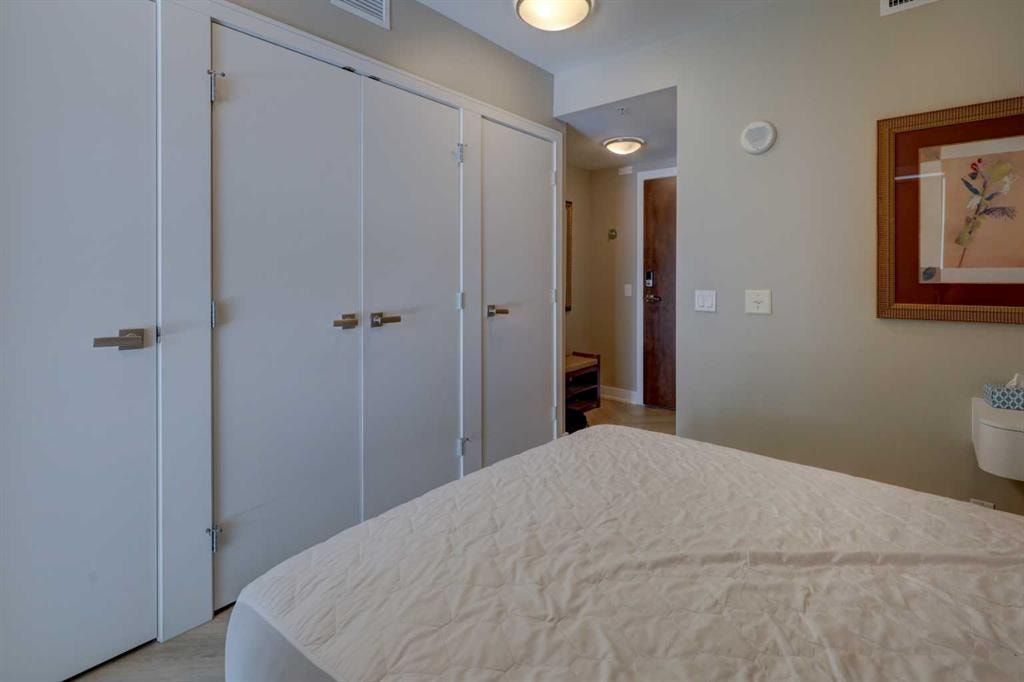 222 Riverfront - Thumbnail 3