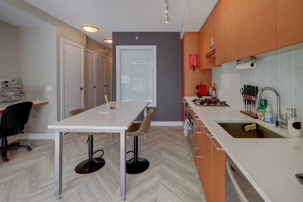 222 Riverfront - Thumbnail 2