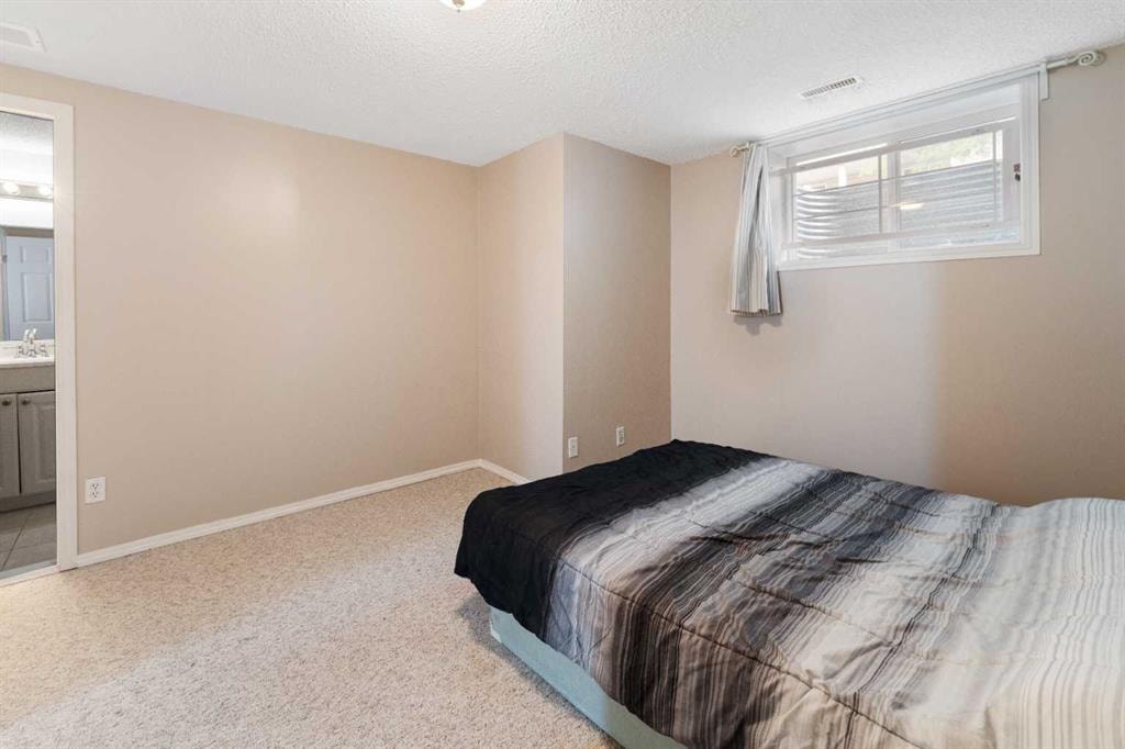 152 Royal Oak - Thumbnail 2