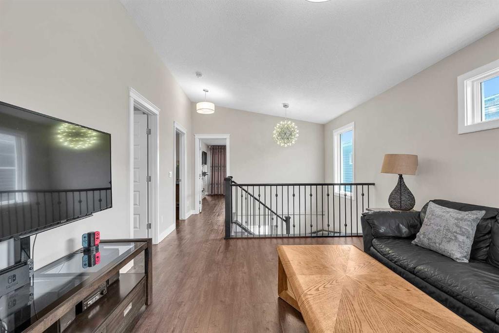 304 Corner Meadows - Thumbnail 4