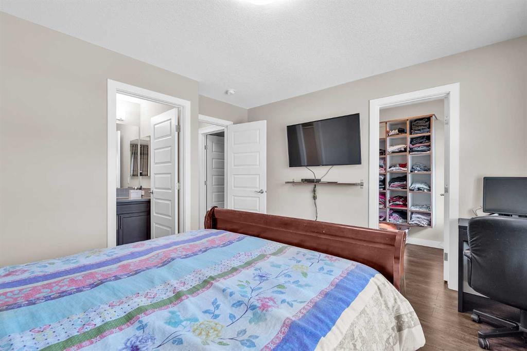 304 Corner Meadows - Thumbnail 2