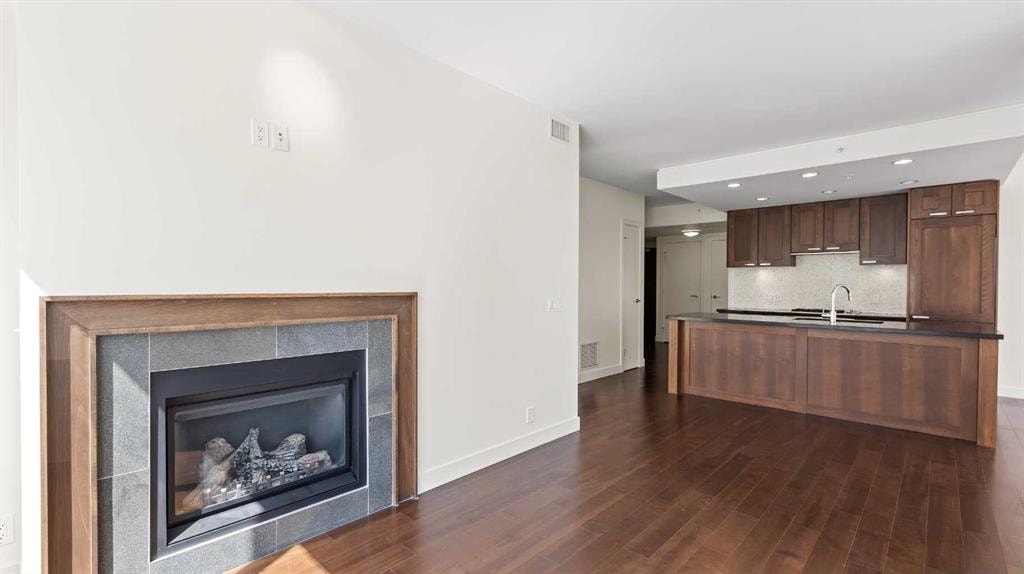 222 Riverfront - Thumbnail 2