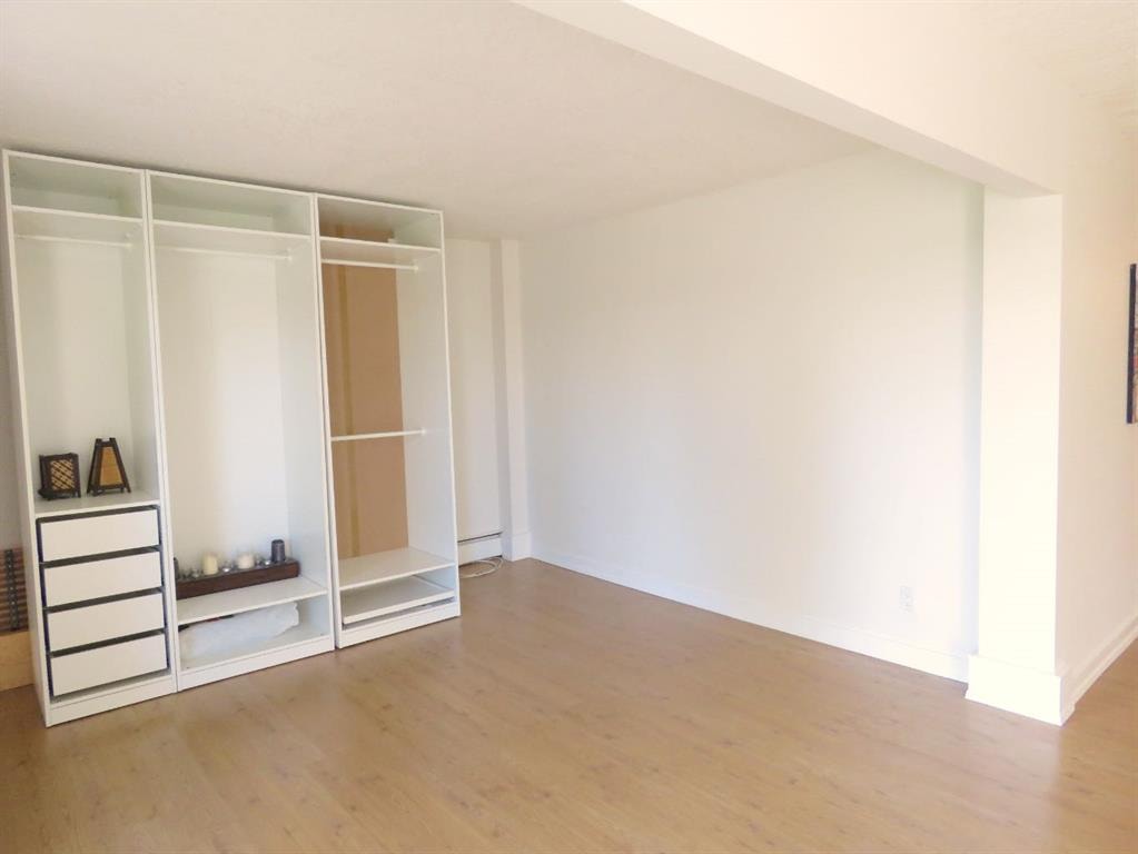 328 Cedar - Thumbnail 2