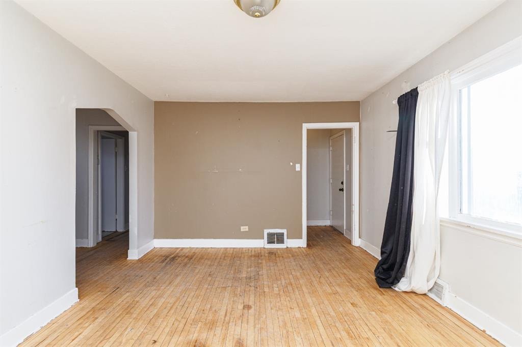 2820 Parkdale - Thumbnail 3