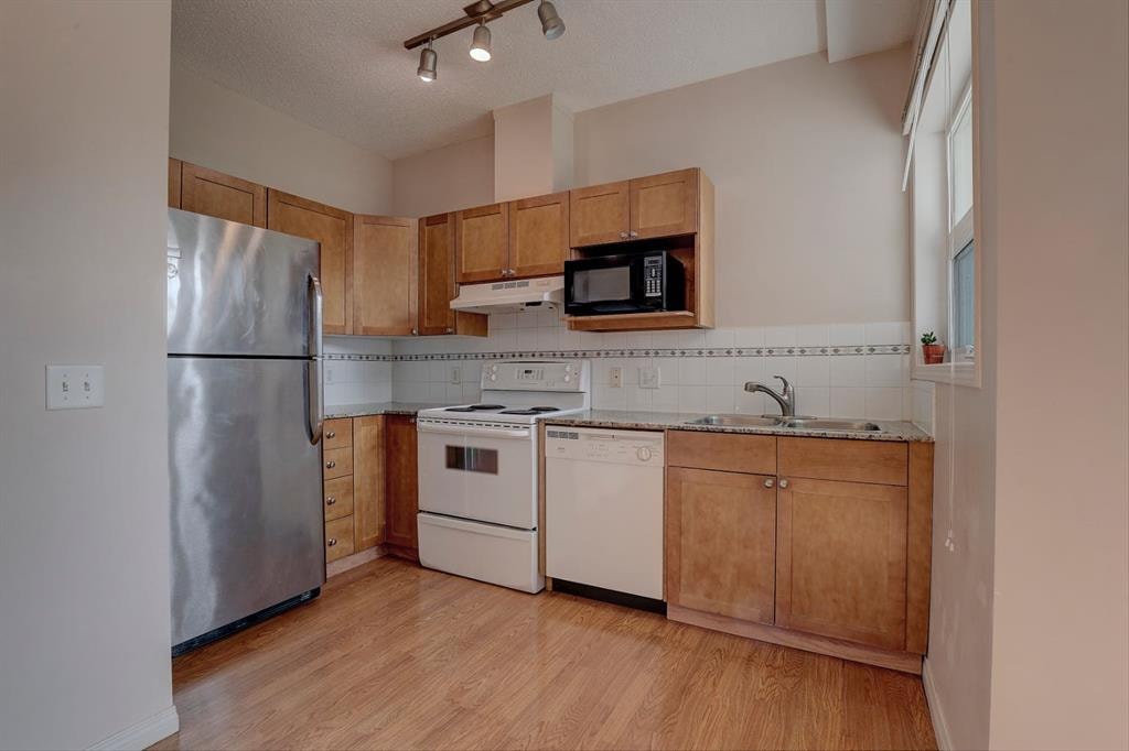333 Riverfront - Thumbnail 4
