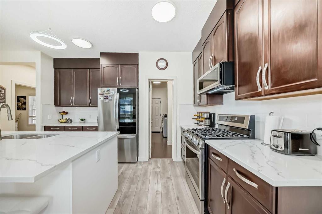 437 Auburn Bay - Thumbnail 2