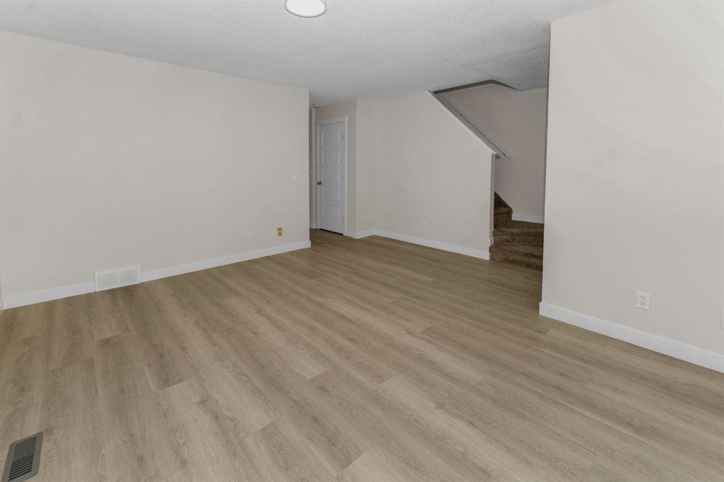 120 martinview - Thumbnail 4