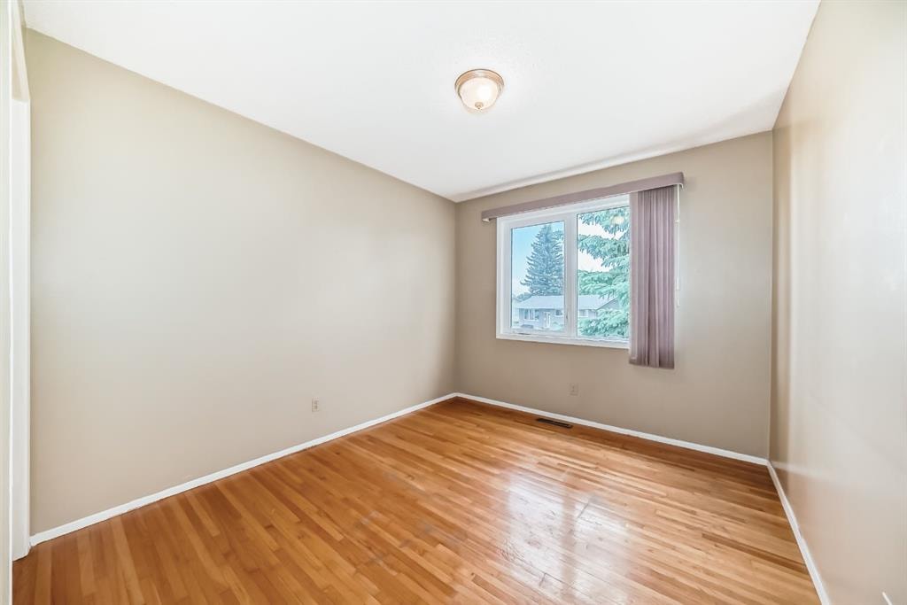 5036 Marshall - Thumbnail 2