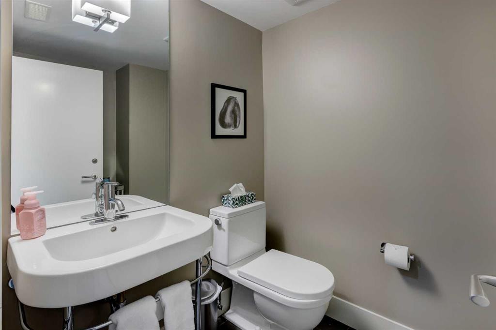 1310 Gladstone - Thumbnail 2