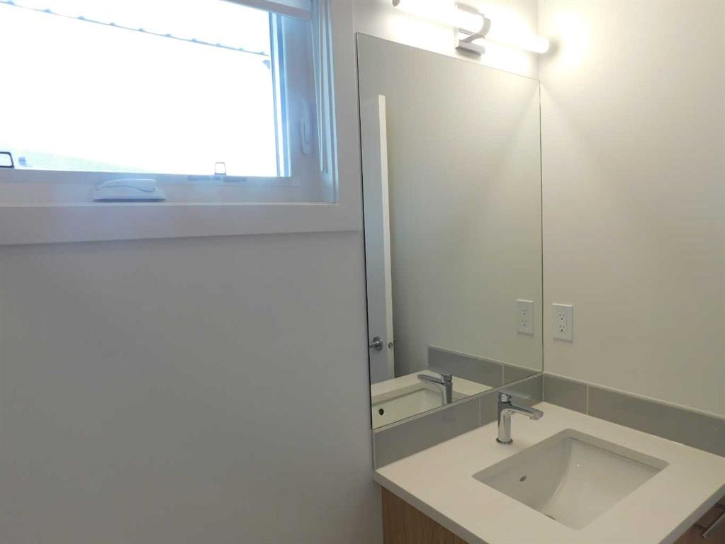 857 Belmont - Thumbnail 2