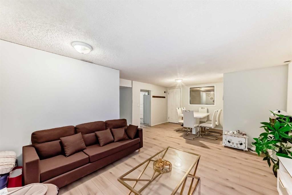 2208 47 street - Thumbnail 3