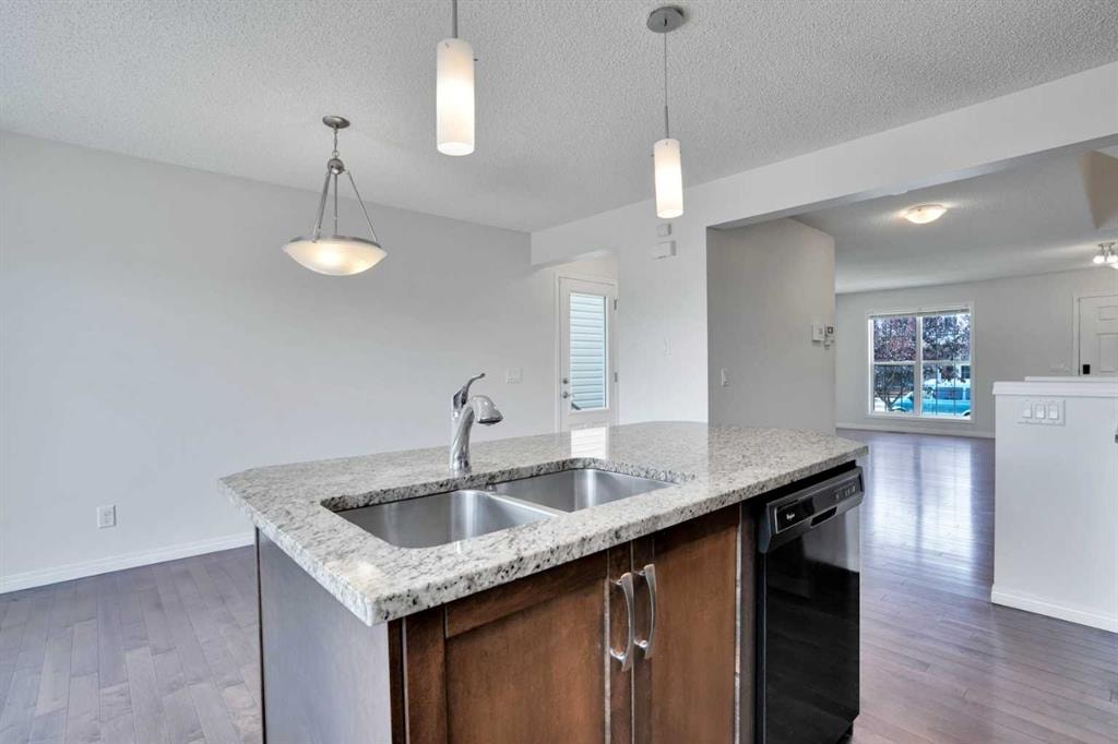 221 Elgin Meadows - Thumbnail 3