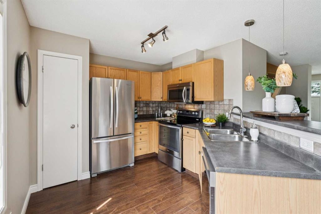 268 Mckenzie Towne - Thumbnail 2