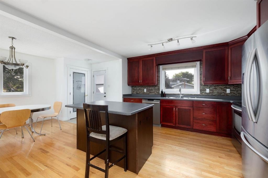 145 Dundas - Thumbnail 3