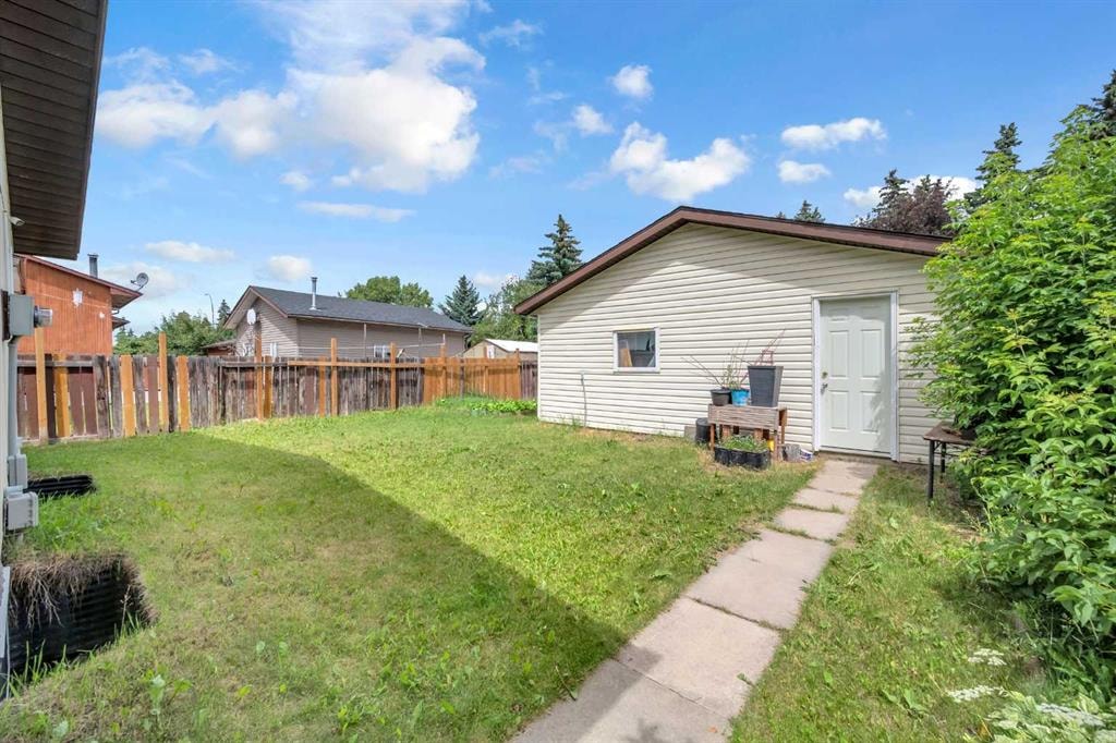 4220 Whitehorn - Thumbnail 3