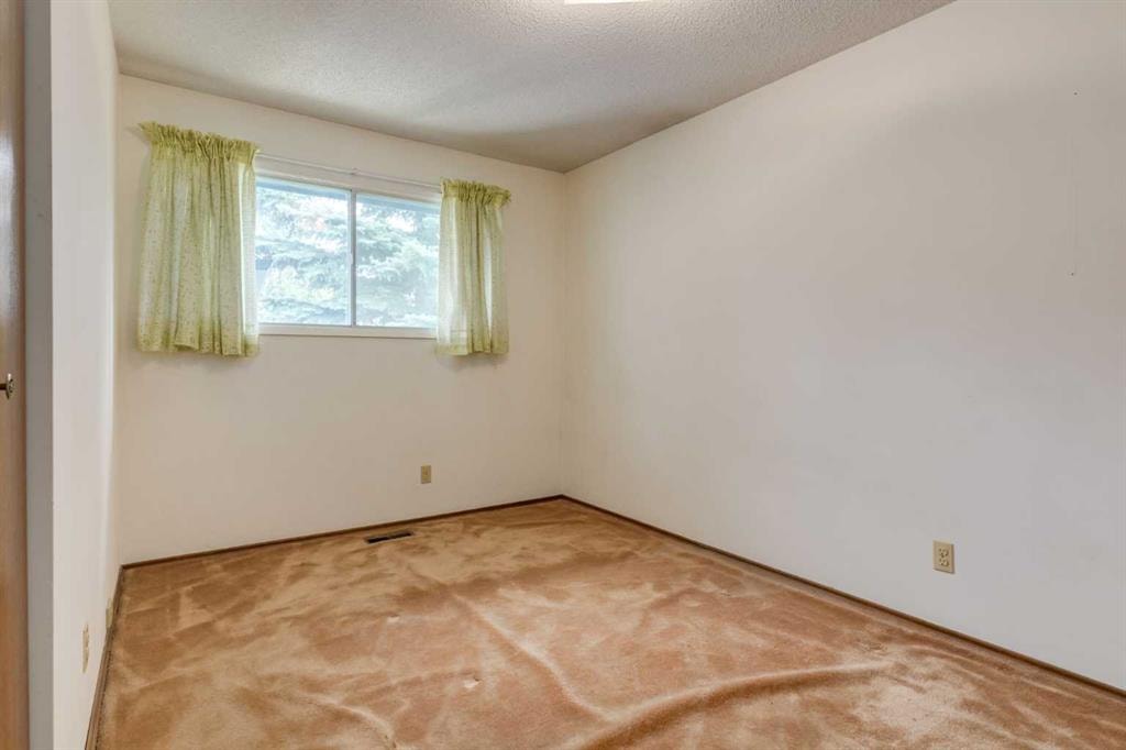 5960 Silver Ridge - Thumbnail 2