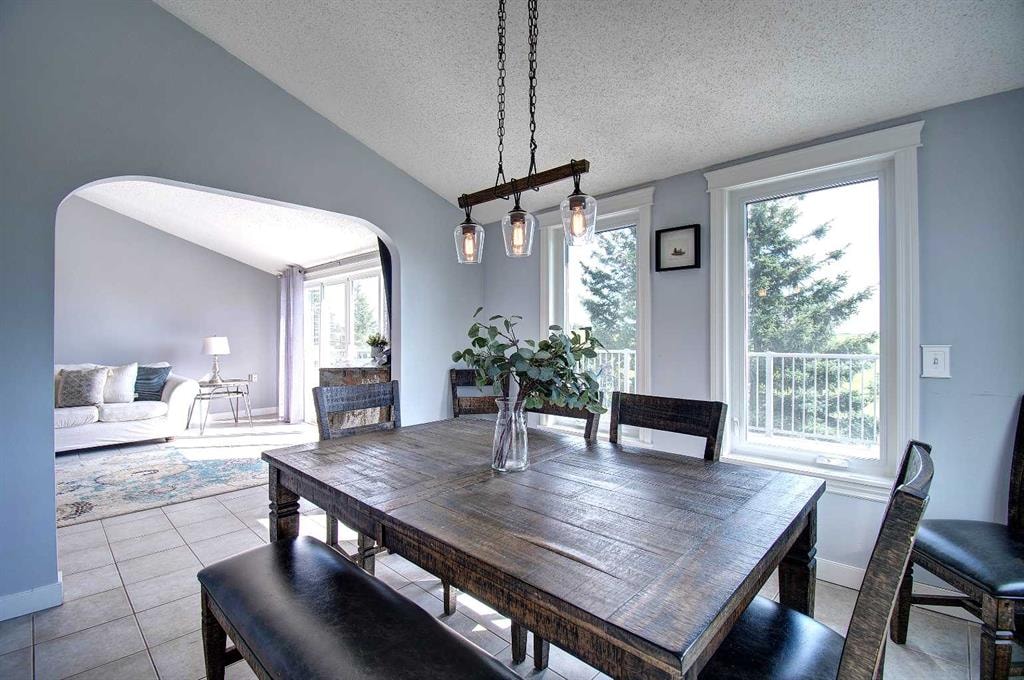 104 Hill Spring - Thumbnail 2