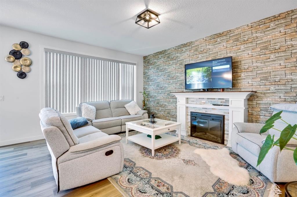 353 Walcrest - Thumbnail 2