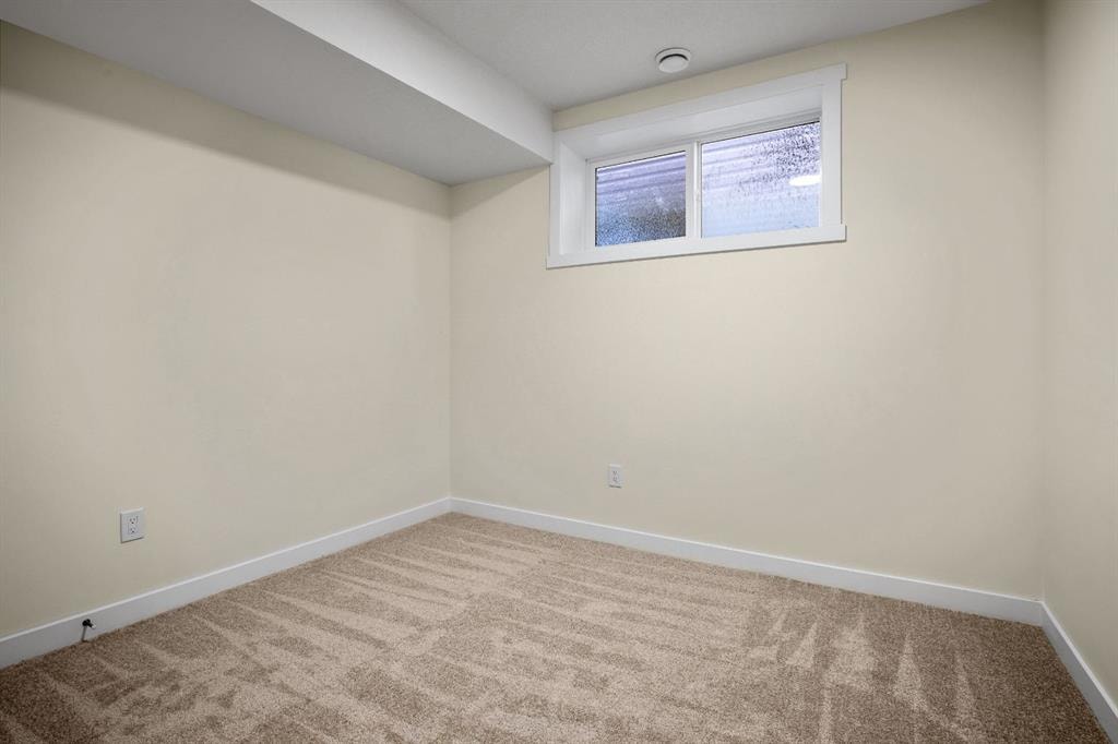 585 Corner Meadows - Thumbnail 2