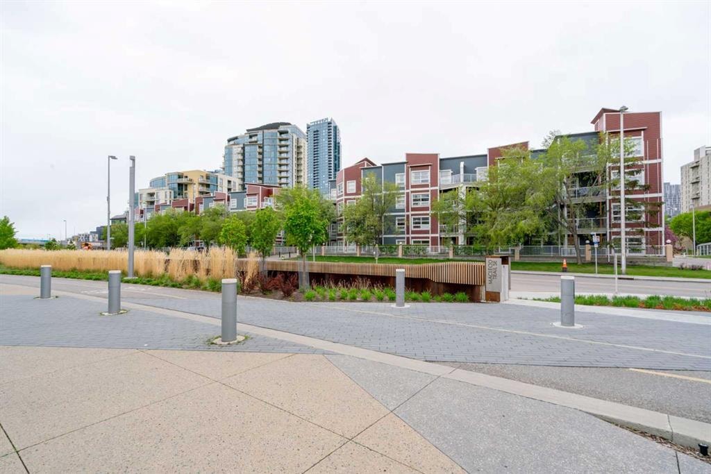 333 Riverfront - Thumbnail 3