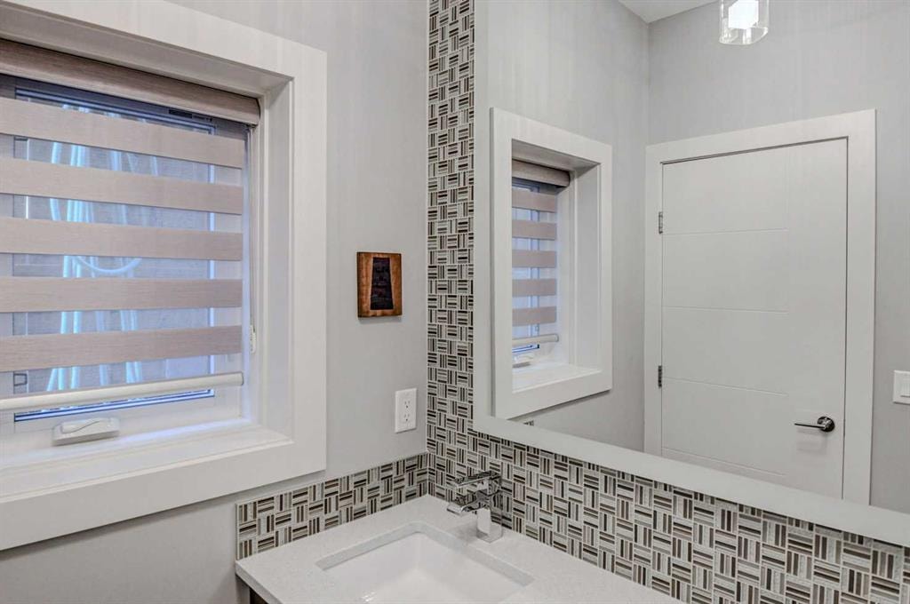 1623 Westmount - Thumbnail 3