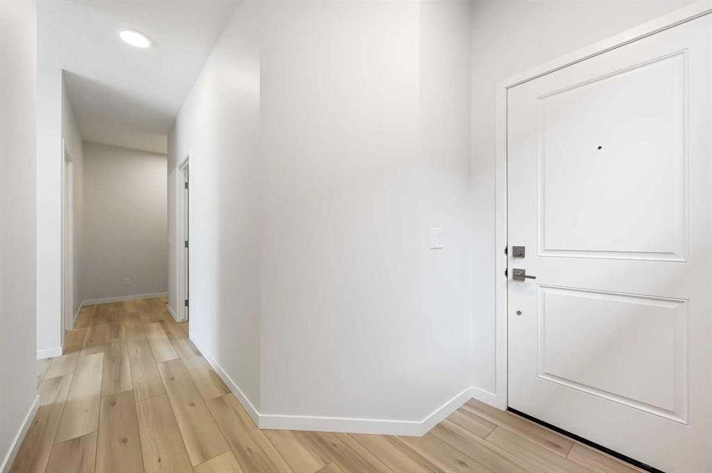 232 Belmont - Thumbnail 4
