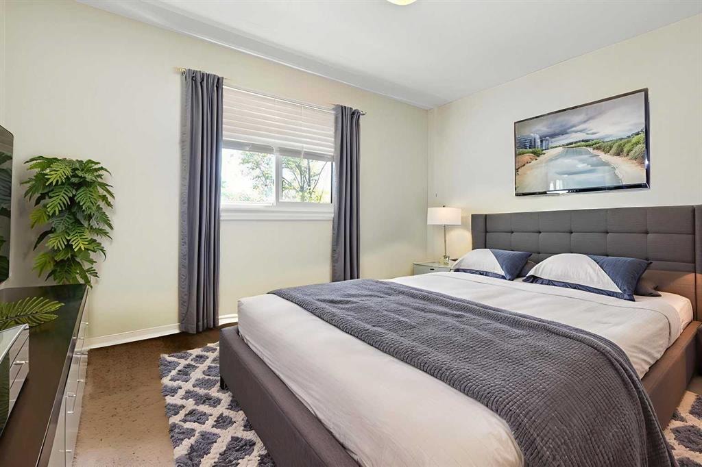 2200 Woodview - Thumbnail 3