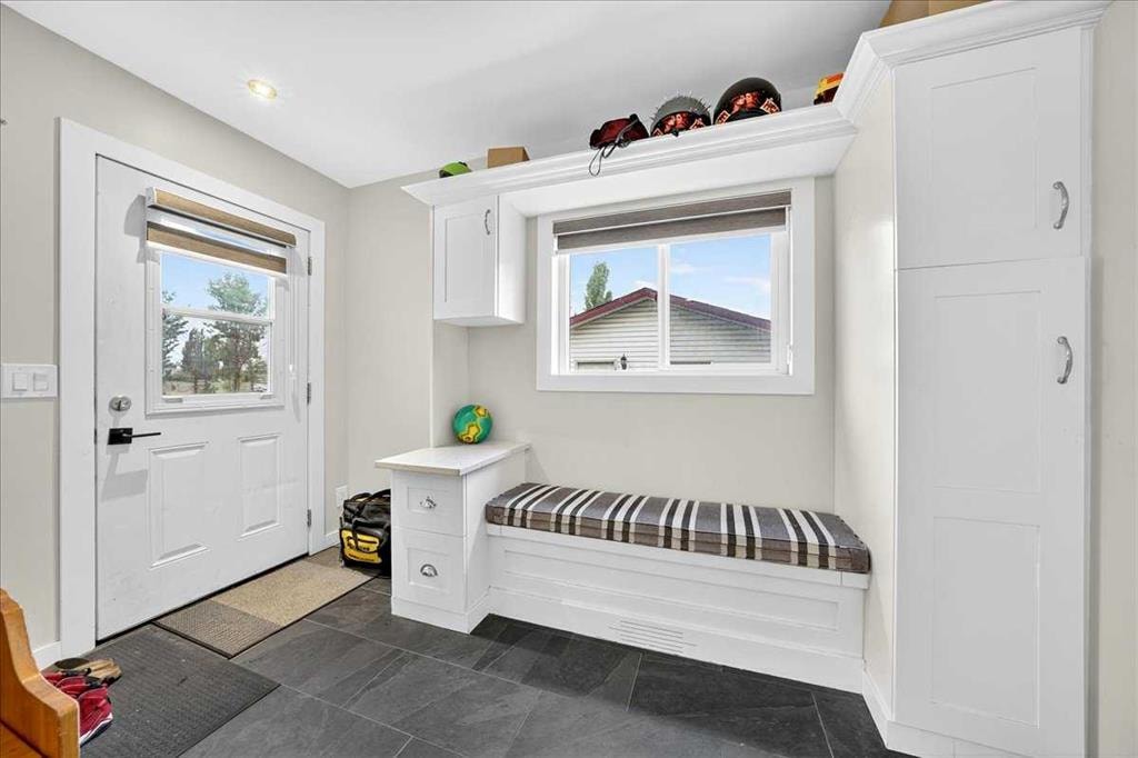 2103 Country Hills - Thumbnail 4