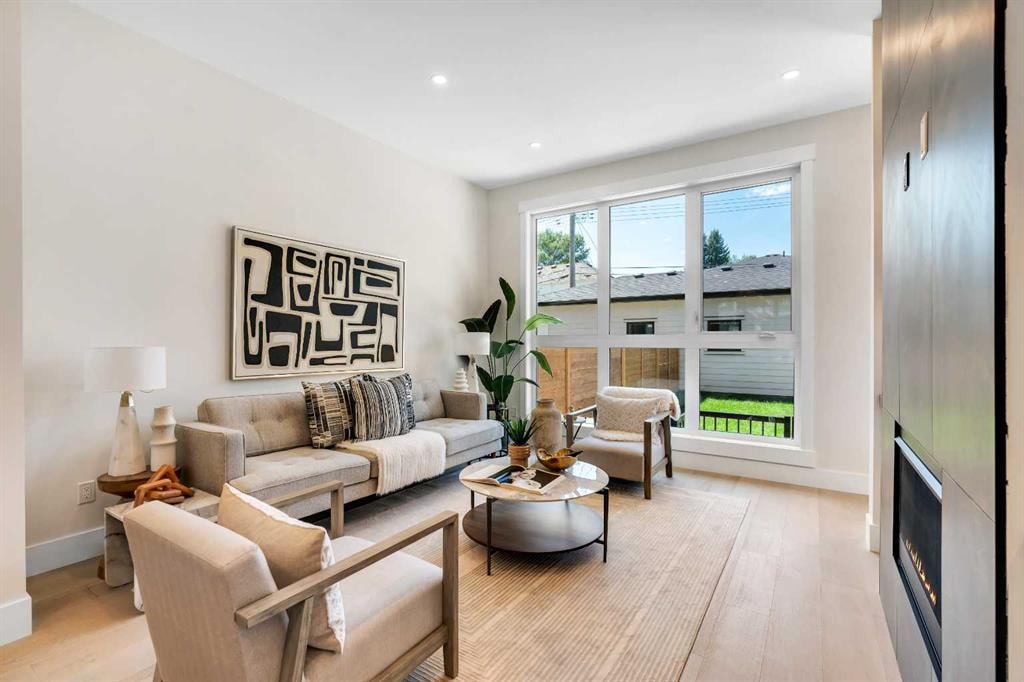 1130A Regent - Thumbnail 2