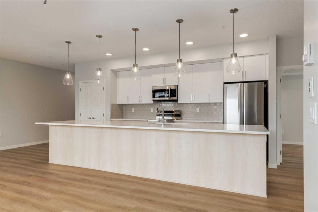 550 Belmont - Thumbnail 3