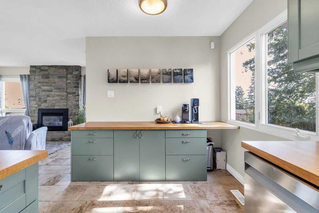 1215 Mapleglade - Thumbnail 2