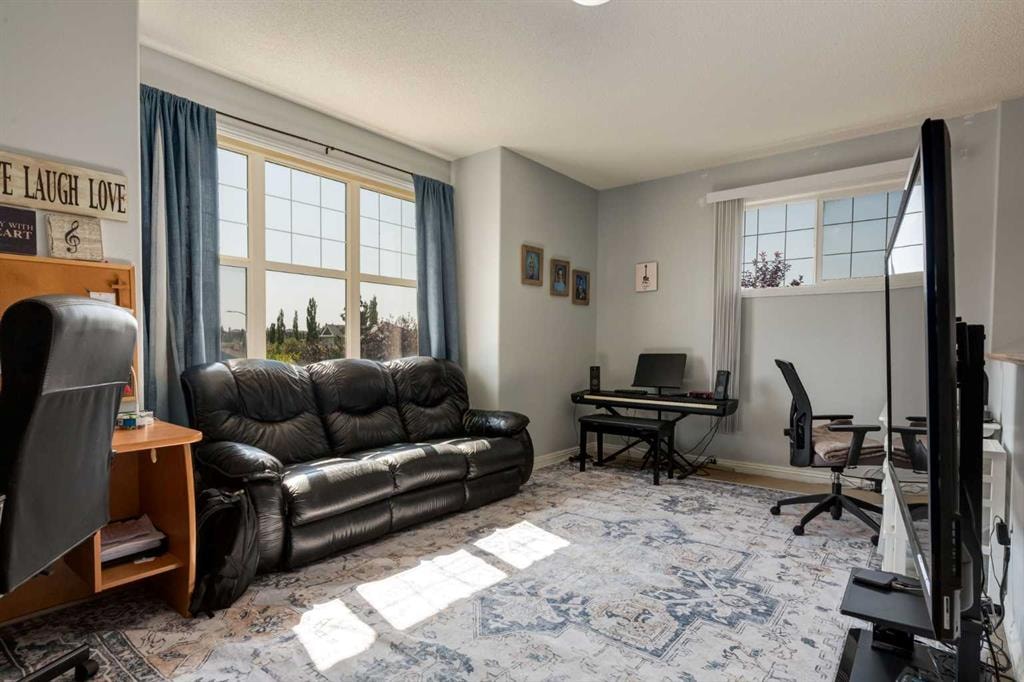 270 Royal Oak - Thumbnail 4